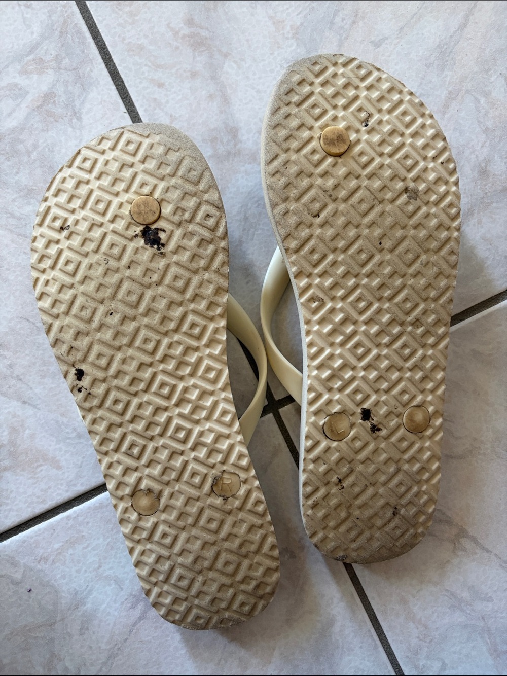 Tory Burch Cream Floral-Print Flip Flops with Gold Logo - Picture 5 of 5